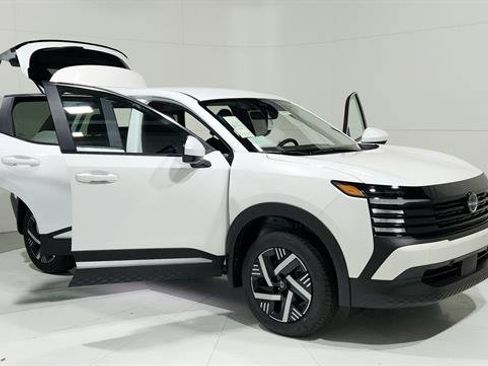 Certified 2025 Nissan Kicks SV w/ Illumination Package image 10