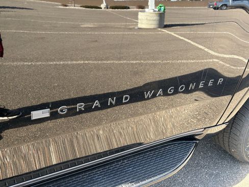 New 2026 Jeep Grand Wagoneer Limited w/ 8-Passenger Seating Package AWD/4WD image 28