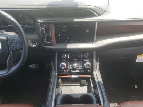Used 2024 GMC Yukon Denali Ultimate AWD/4WD image 10