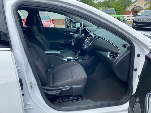 Used 2020 Chevrolet Malibu LT FWD image 34