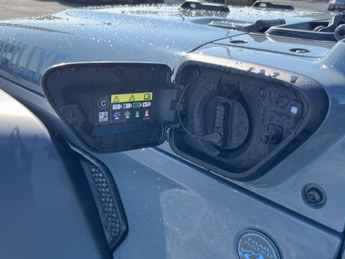 Used 2024 Jeep Wrangler Unlimited AWD/4WD image 12