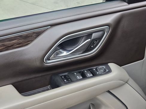 Used 2021 Chevrolet Tahoe LT w/ LT Signature Package image 12