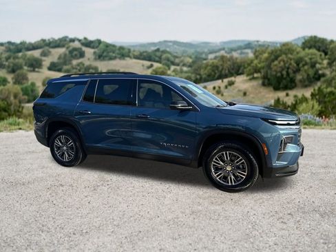 Used 2024 Chevrolet Traverse LT FWD image 12