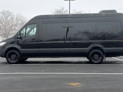 Used 2025 Mercedes-Benz Sprinter 2500 image 11