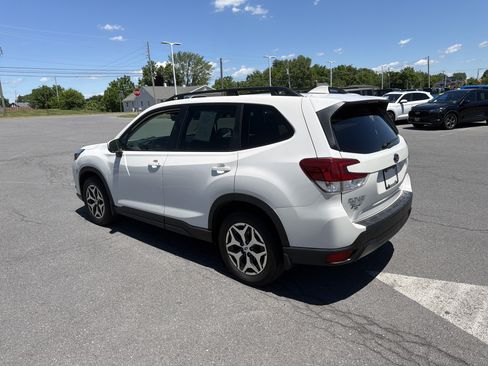Used 2022 Subaru Forester Premium AWD/4WD image 6