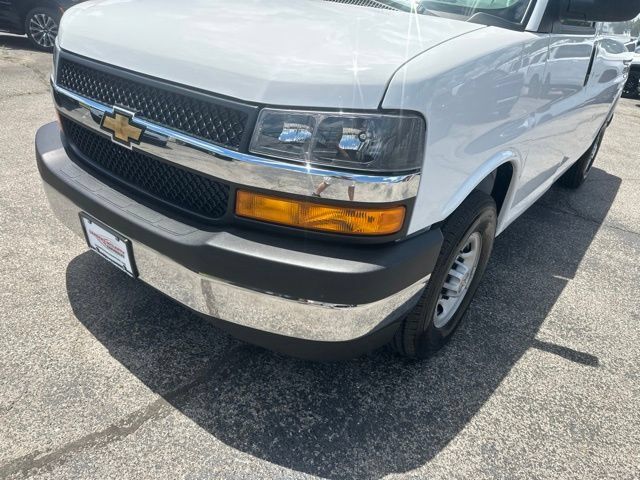 New 2026 Chevrolet Express 2500 w/ Communications Package RWD image 9