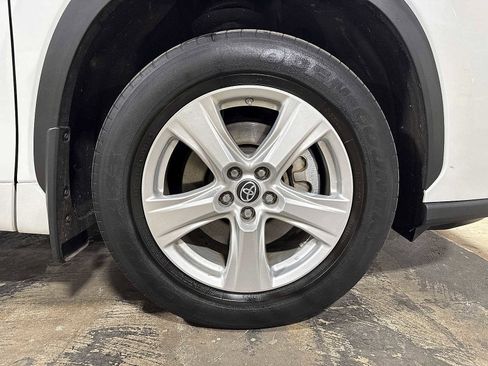 Used 2022 Toyota Highlander LE image 10