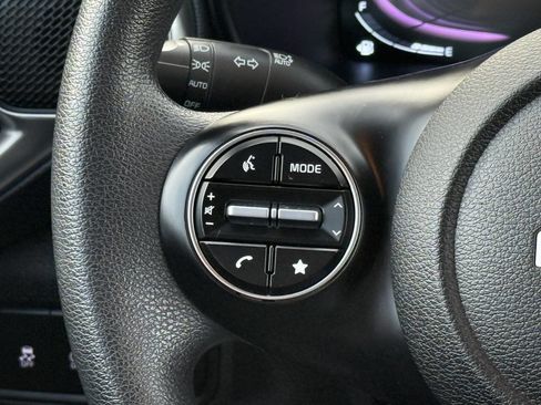 Used 2025 Kia Soul LX image 18