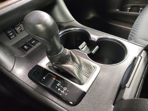 Used 2019 Toyota Highlander LE image 26
