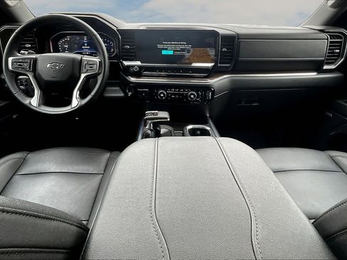 Used 2024 Chevrolet Silverado 1500 LT Trail Boss w/ Convenience Package II image 8