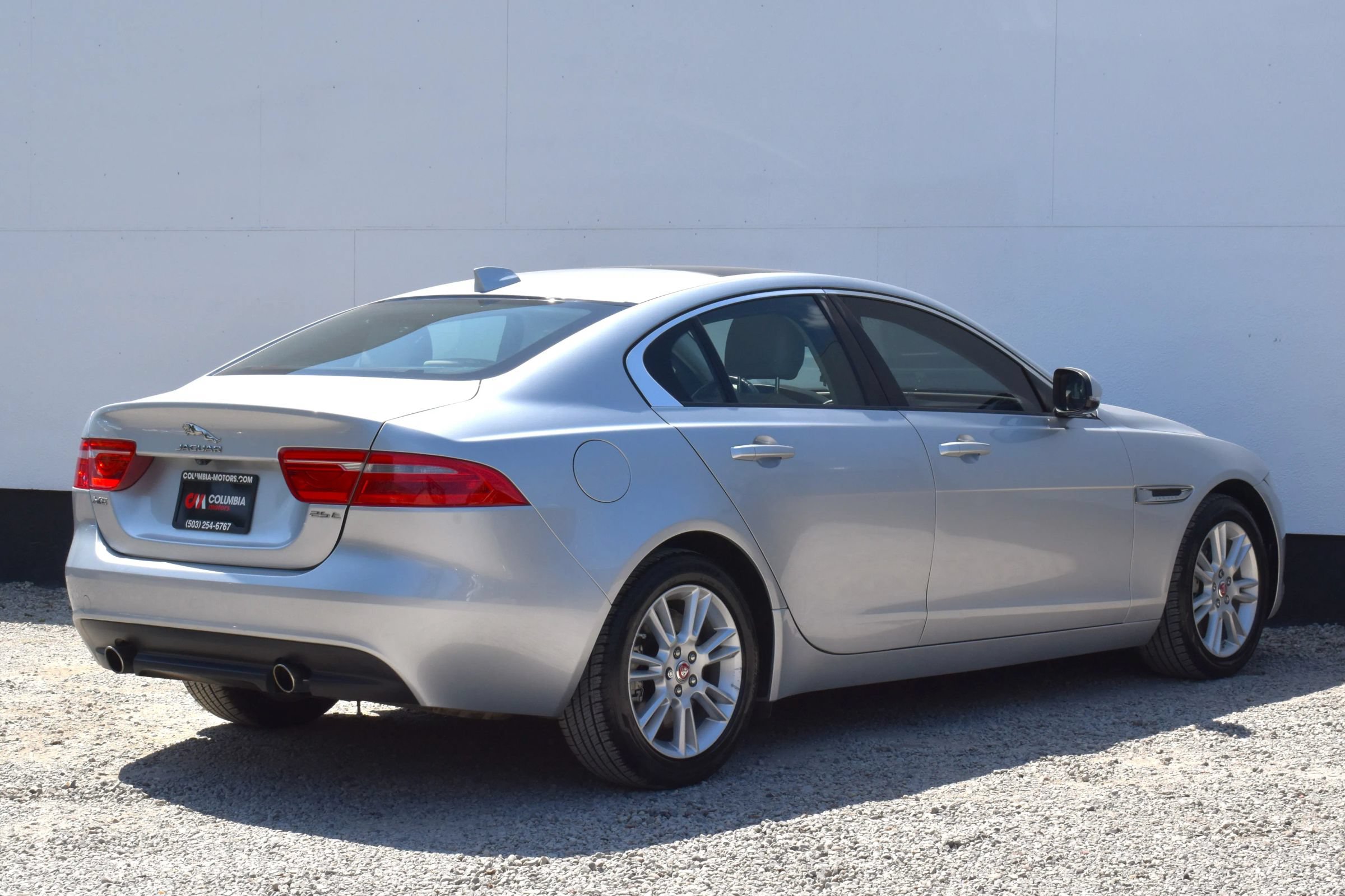 Used 2017 Jaguar XE Premium RWD image 40