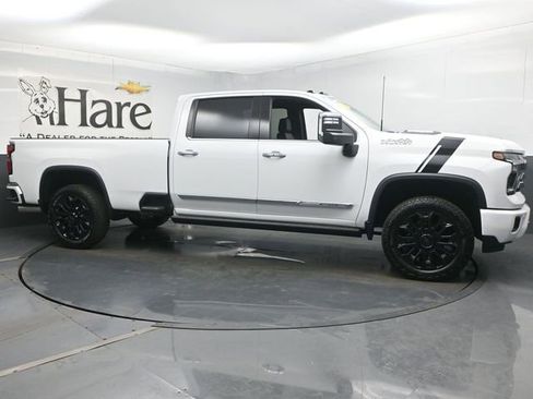 Used 2025 Chevrolet Silverado 2500 High Country w/ High Country Premium Package AWD/4WD image 1