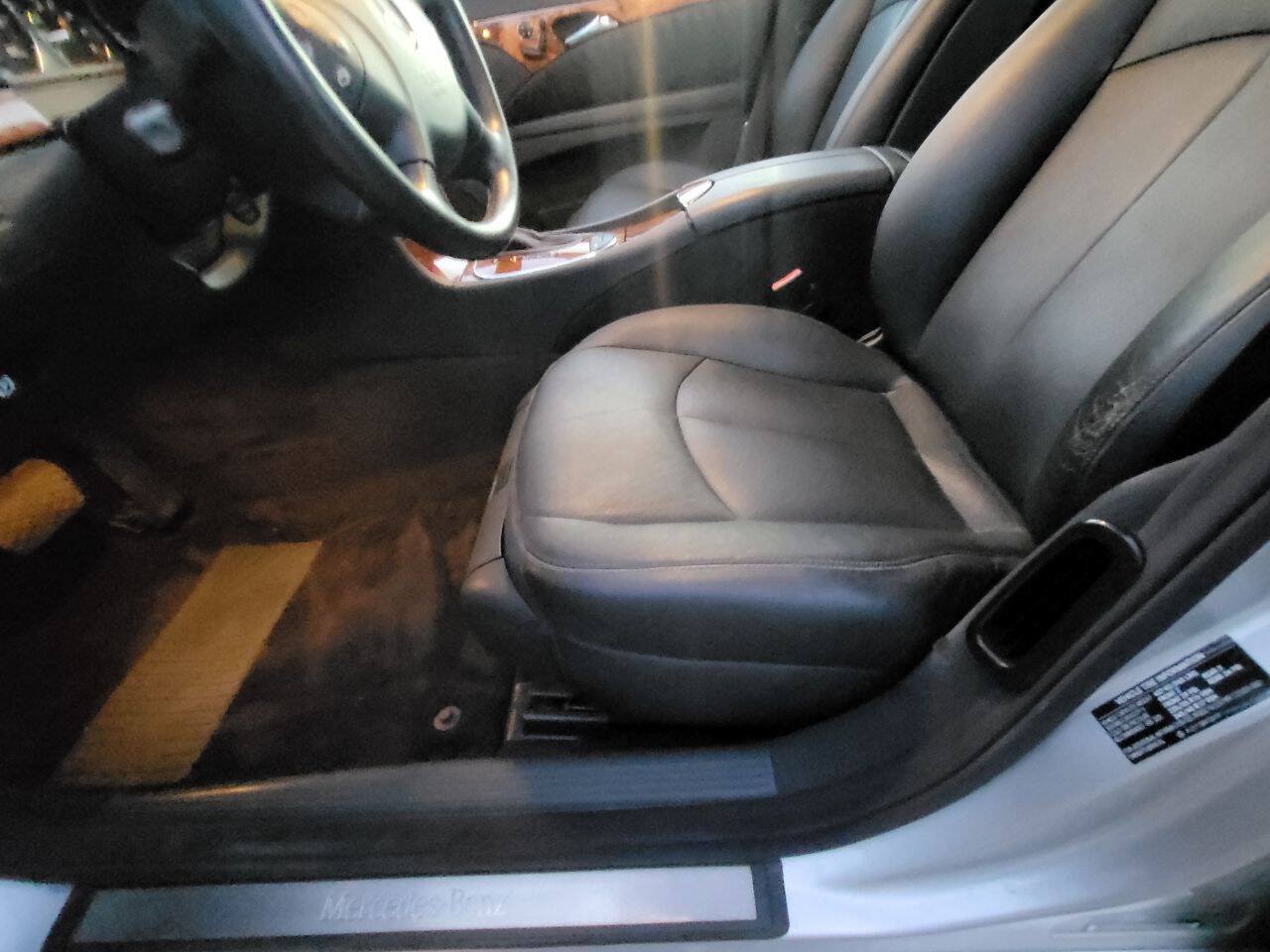 Used 2004 Mercedes-Benz E 500 4MATIC Sedan image 21