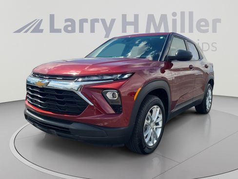 Used 2025 Chevrolet TrailBlazer LS w/ LS Convenience Package FWD image 1