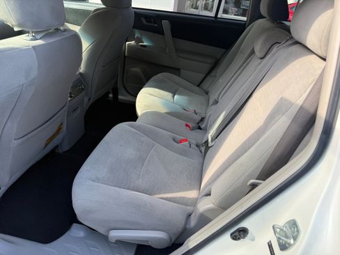 Used 2013 Toyota Highlander Plus FWD image 11
