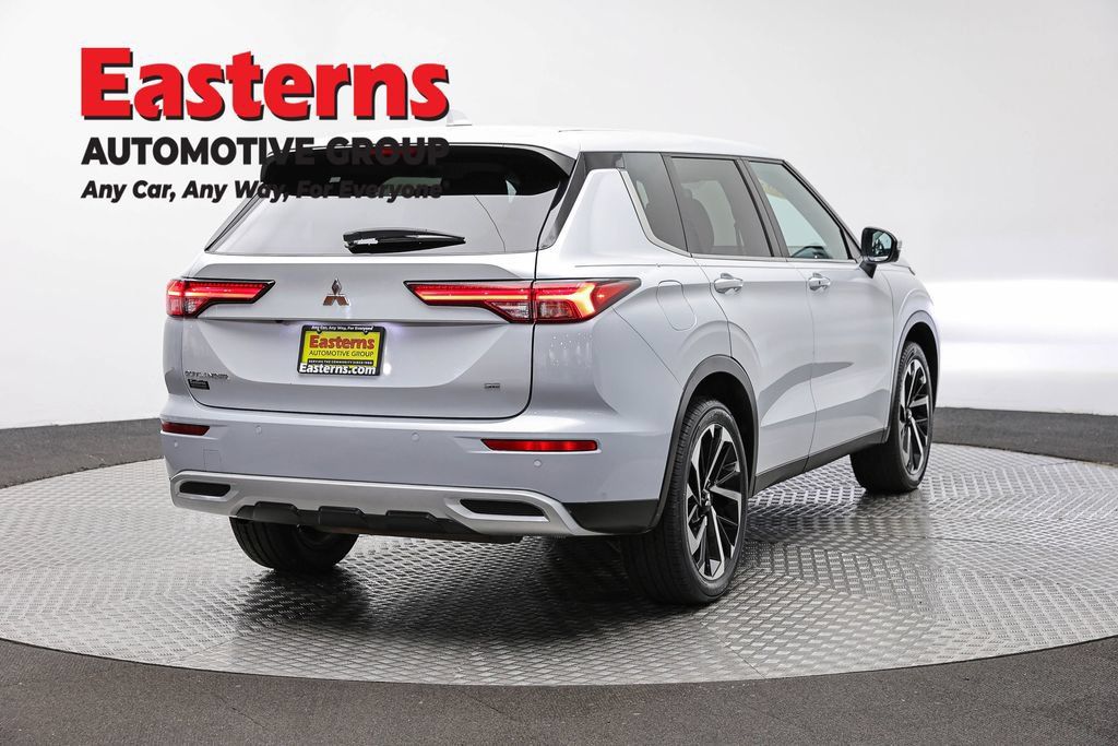 Used 2024 Mitsubishi Outlander SE AWD/4WD image 5