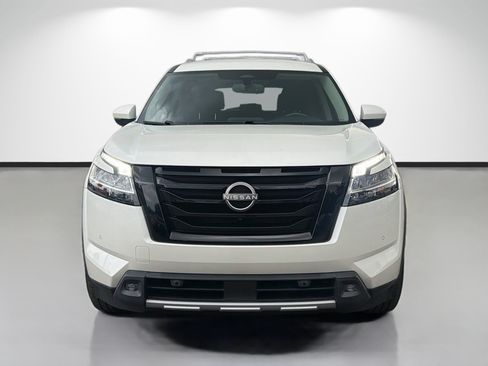 Used 2022 Nissan Pathfinder SL w/ SL Black Package FWD image 8