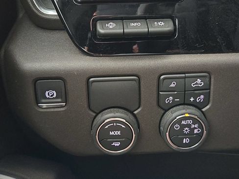 Used 2026 Chevrolet Silverado 1500 LTZ w/ Technology Package RWD image 23