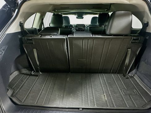 Used 2021 Toyota Highlander XLE FWD image 29