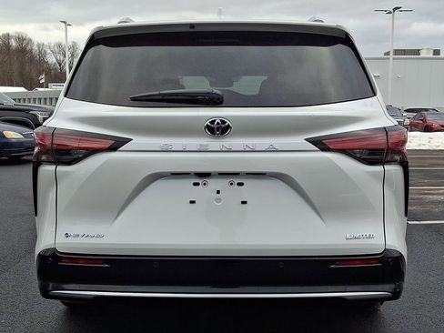 New 2026 Toyota Sienna Limited image 5
