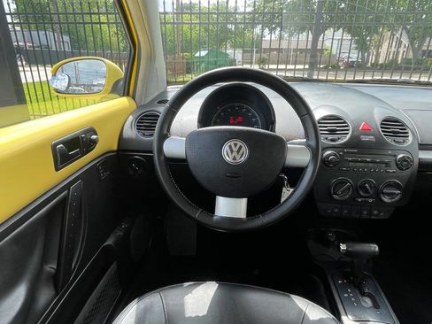 Used 2009 Volkswagen Beetle Coupe image 22