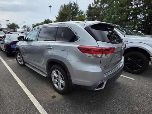 Used 2018 Toyota Highlander Limited FWD image 3