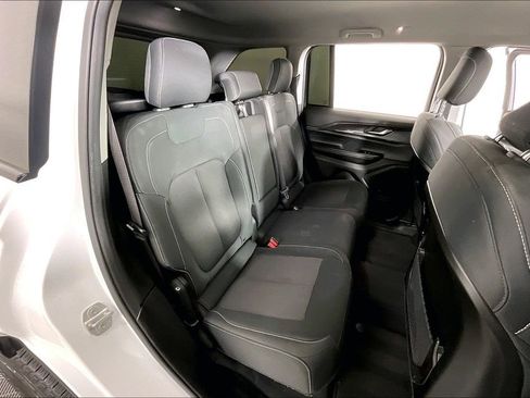 Used 2023 Jeep Grand Cherokee Laredo image 37