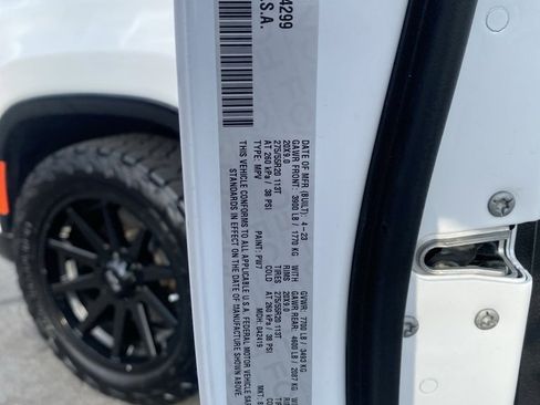 Used 2023 Jeep Wagoneer L 4WD w/ Premium Group I image 16