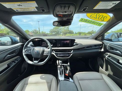 Used 2025 Buick Envista Avenir FWD image 24