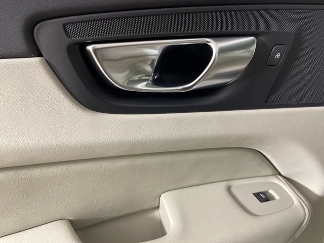 Certified 2025 Volvo XC60 T8 Plus w/ Protection Package AWD/4WD image 32
