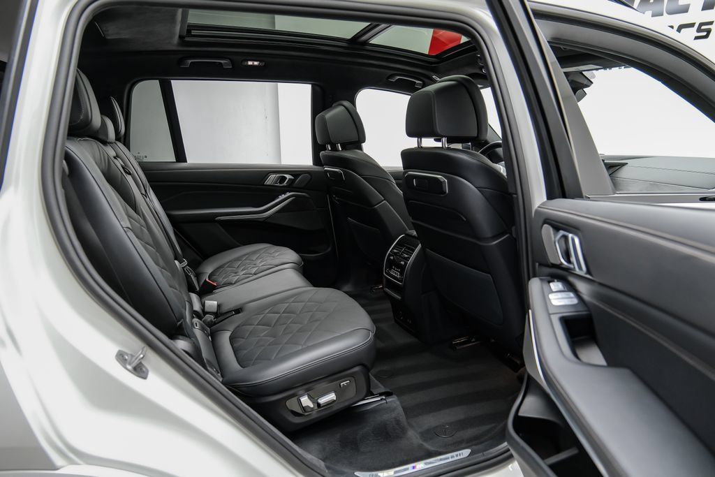 Used 2025 BMW X7 xDrive40i AWD/4WD image 43