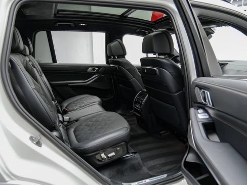 Used 2025 BMW X7 xDrive40i AWD/4WD image 43