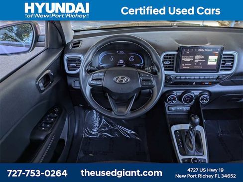 Certified 2024 Hyundai Venue Limited image 17