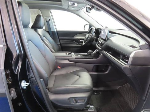 Used 2025 Toyota Grand Highlander AWD image 38