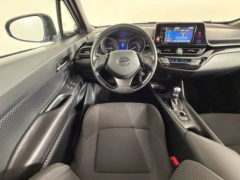 Used 2018 Toyota C-HR XLE FWD image 22