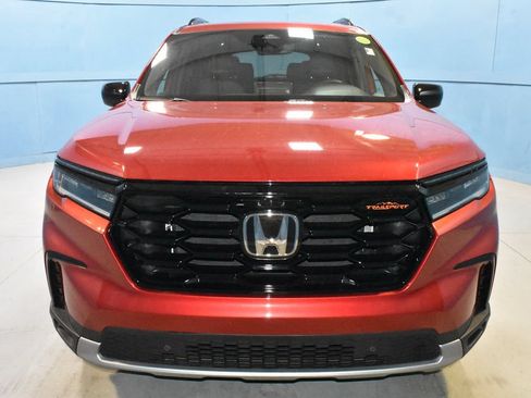 Used 2025 Honda Pilot TrailSport image 28
