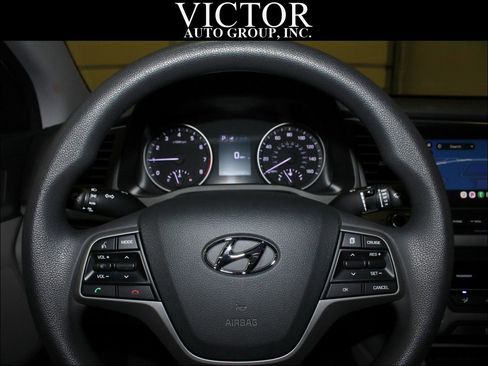 Used 2018 Hyundai Elantra SEL FWD image 18