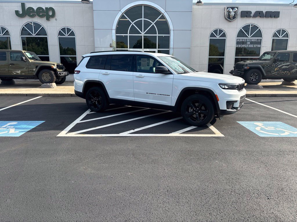 Used 2024 Jeep Grand Cherokee L Altitude AWD/4WD image 2