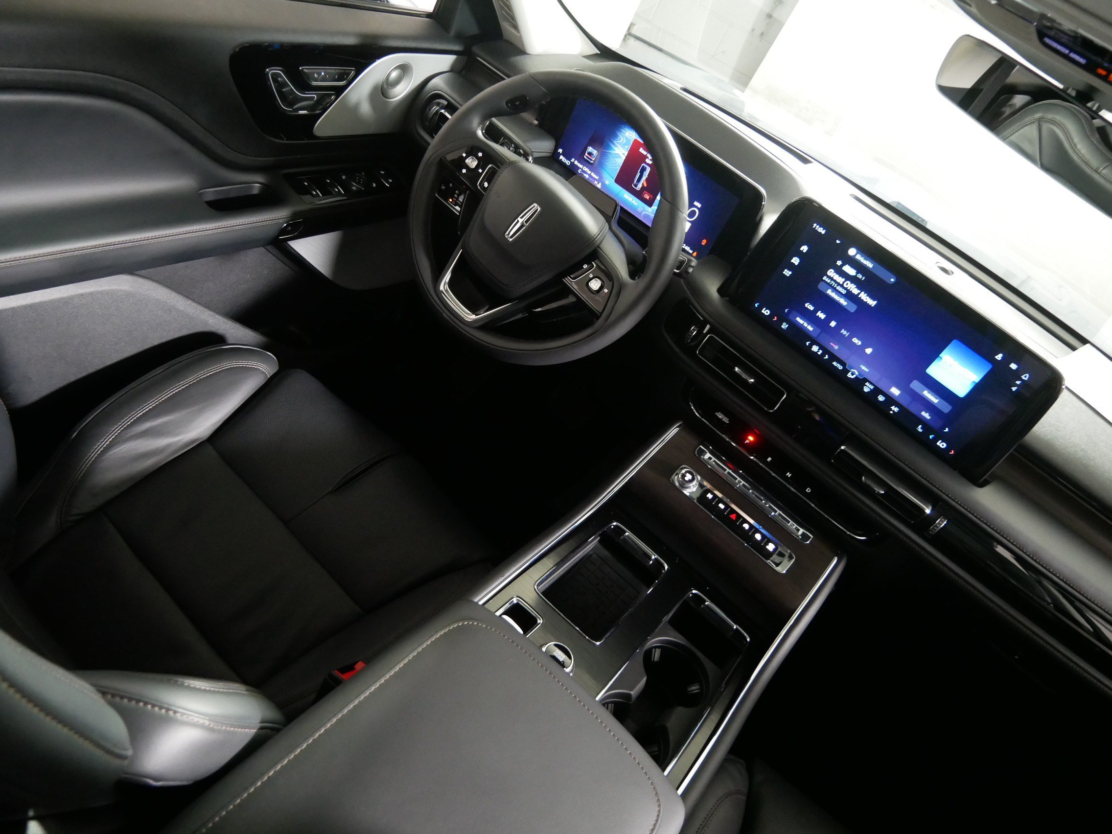 Used 2026 Lincoln Aviator Reserve AWD/4WD image 9