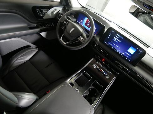 Used 2026 Lincoln Aviator Reserve AWD/4WD image 9