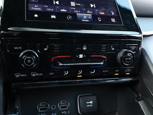 Used 2024 Jeep Grand Cherokee Altitude RWD image 19