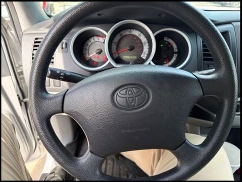 Used 2011 Toyota Tacoma 4x4 Regular Cab image 15