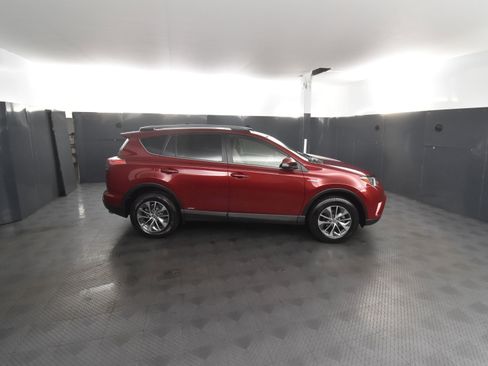 Used 2018 Toyota RAV4 XLE image 3