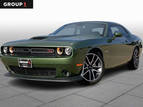 Used 2022 Dodge Challenger R/T w/ Plus Package image 1