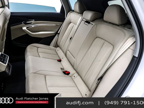 Used 2024 Audi Q8 e-tron Premium Plus w/ Premium Plus Package image 9