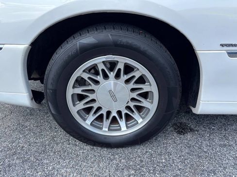 Used 2000 Lincoln Town Car Signature image 9