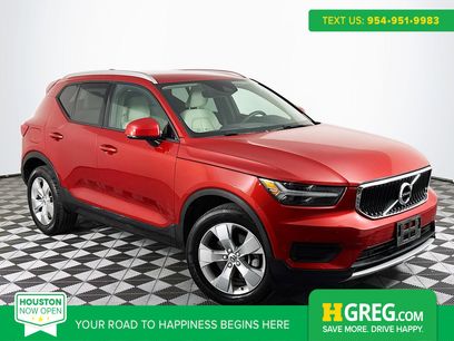 Used 2022 Volvo XC40 T5 Momentum