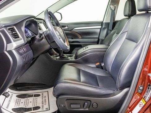 Used 2017 Toyota Highlander XLE AWD/4WD image 26