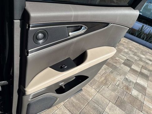 Used 2022 Lincoln Nautilus Reserve image 23