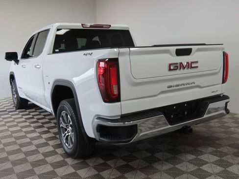 Used 2025 GMC Sierra 1500 SLT image 3